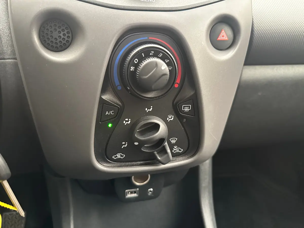 1.0 e-VTi Active 2022! | 5-Deurs | Airco | Bluetooth | Elek. Ramen | LED Dagrij | Airco | Bluetooth telefoonvoorbereiding | Centrale deurvergrendeling met afstandsbediening