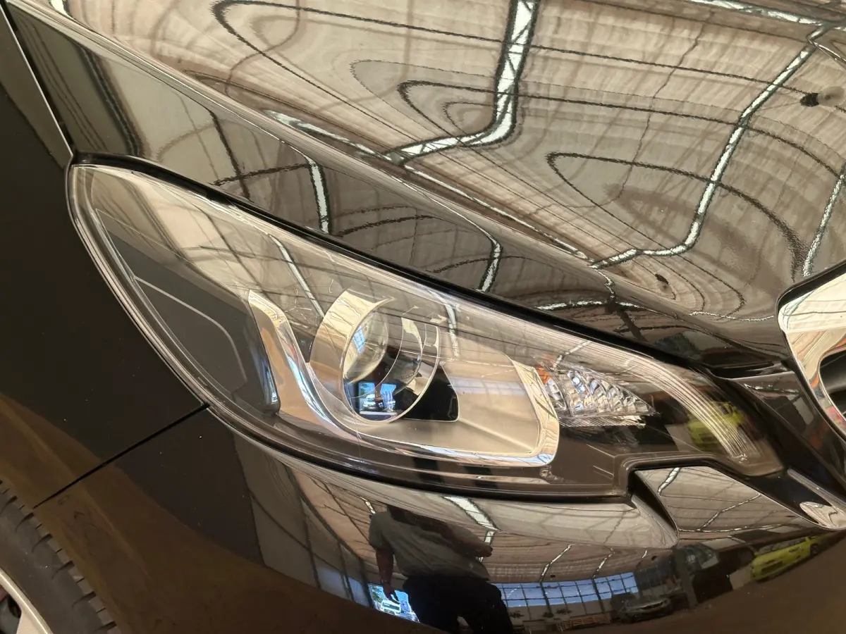 1.0 e-VTi Active 2022! | 5-Deurs | Airco | Bluetooth | Elek. Ramen | LED Dagrij | Airco | Bluetooth telefoonvoorbereiding | Centrale deurvergrendeling met afstandsbediening