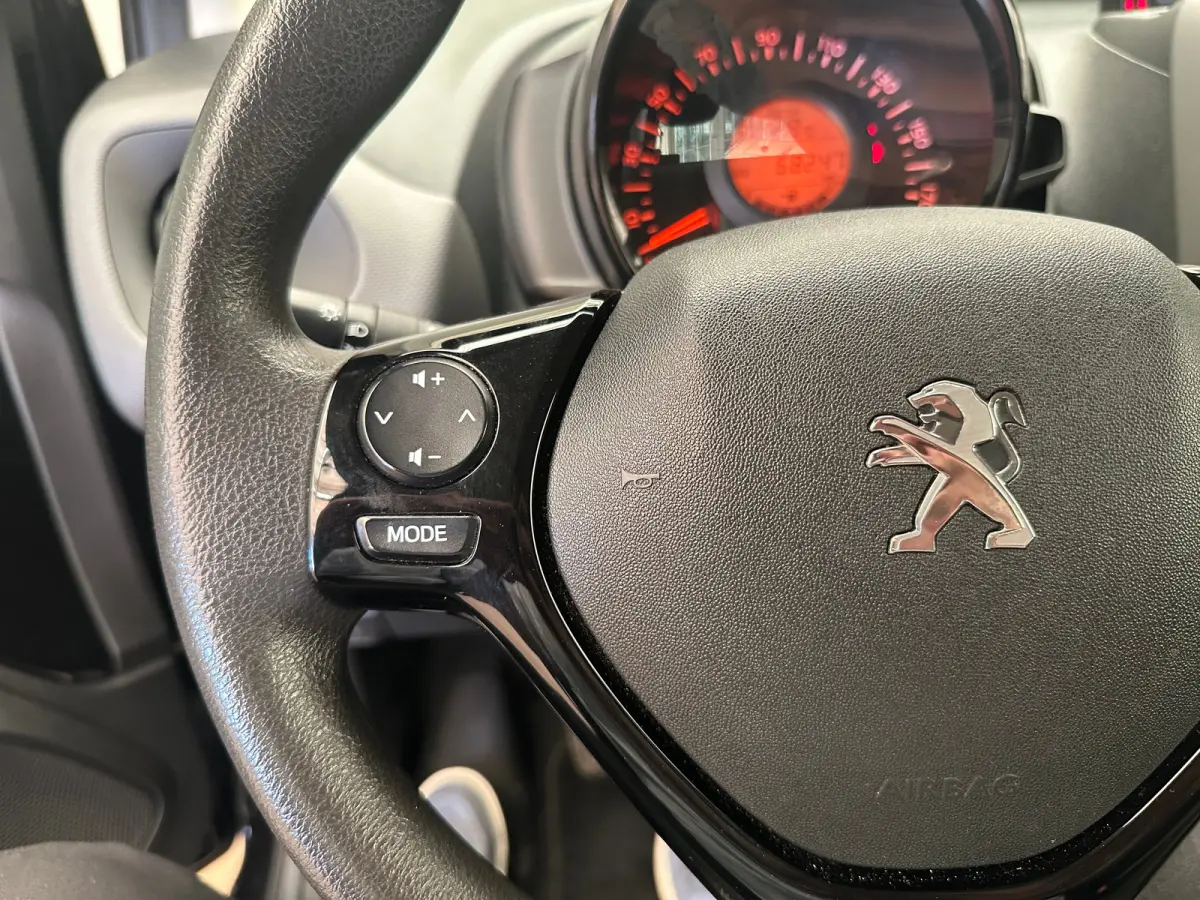 1.0 e-VTi Active 2022! | 5-Deurs | Airco | Bluetooth | Elek. Ramen | LED Dagrij | Airco | Bluetooth telefoonvoorbereiding | Centrale deurvergrendeling met afstandsbediening