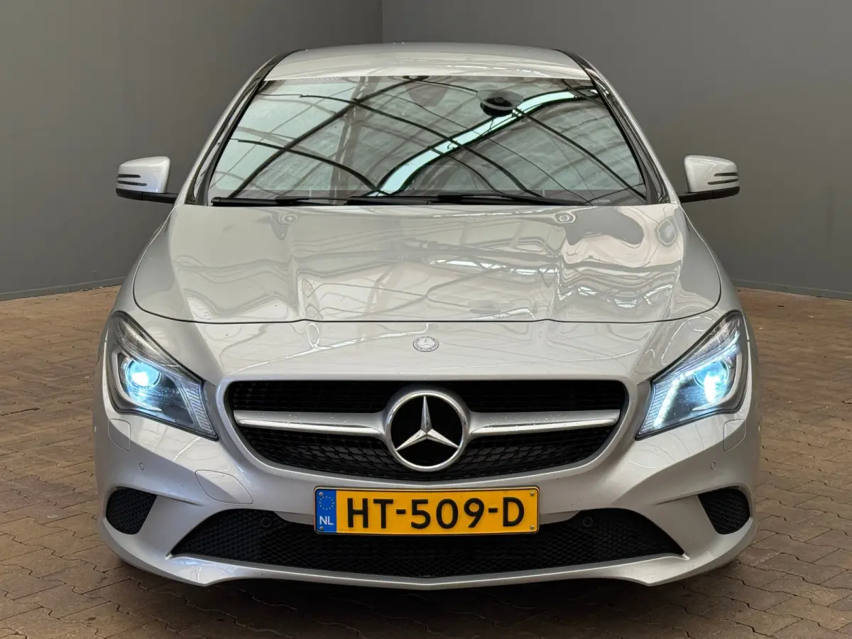 180 OrangeArt Edition Leder/Stof Sportstoelen | Stoelverwarming | Parkeersensoren Rondom | Airco | Cruise | 17" Lichtmetaal | 360° Parkeersensoren | AMG-styling | Airco