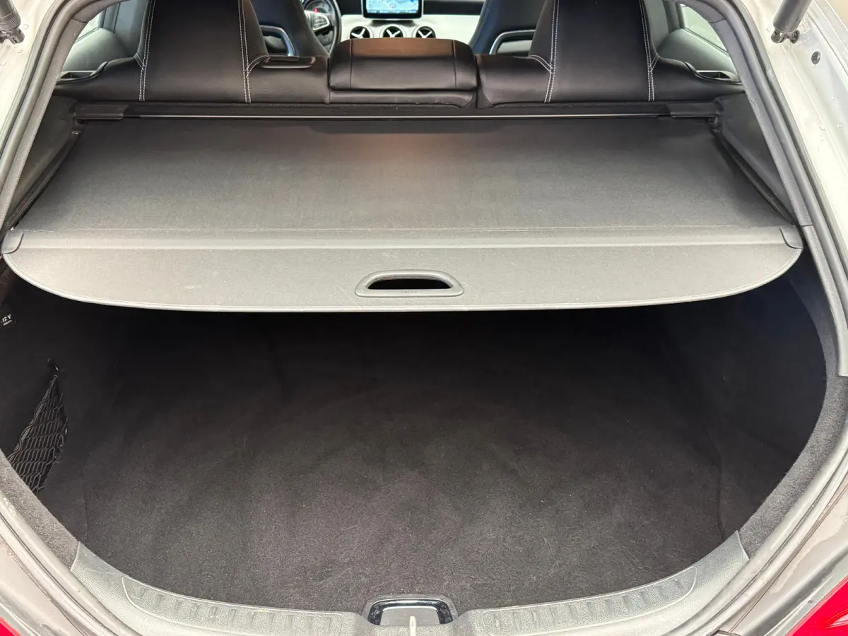 180 OrangeArt Edition Leder/Stof Sportstoelen | Stoelverwarming | Parkeersensoren Rondom | Airco | Cruise | 17" Lichtmetaal | 360° Parkeersensoren | AMG-styling | Airco