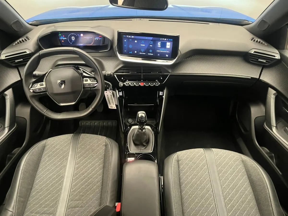 1.2 PureTech 100 Allure Camera | Stoelverwarming | Navigatie | Carplay | Digitaal Dashboard | 17" Lichtmetaal | Leder/Stof | Achteruitrij camera | Airco (automatisch) | Cruise control