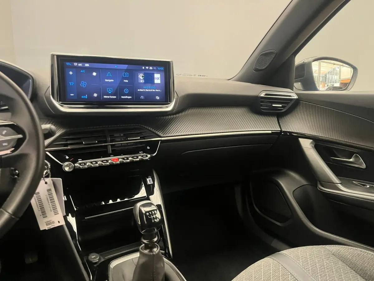 1.2 PureTech 100 Allure Camera | Stoelverwarming | Navigatie | Carplay | Digitaal Dashboard | 17" Lichtmetaal | Leder/Stof | Achteruitrij camera | Airco (automatisch) | Cruise control