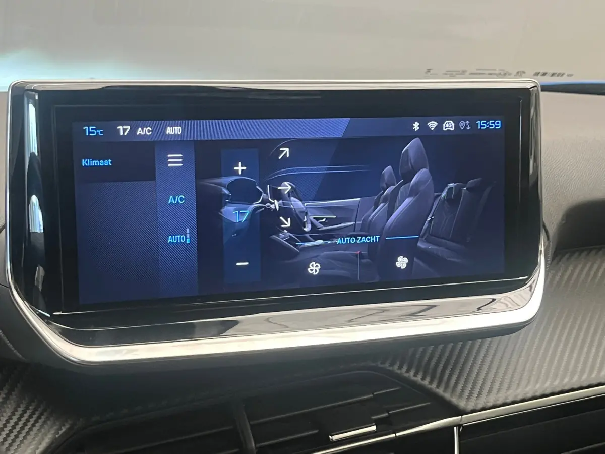 1.2 PureTech 100 Allure Camera | Stoelverwarming | Navigatie | Carplay | Digitaal Dashboard | 17" Lichtmetaal | Leder/Stof | Achteruitrij camera | Airco (automatisch) | Cruise control