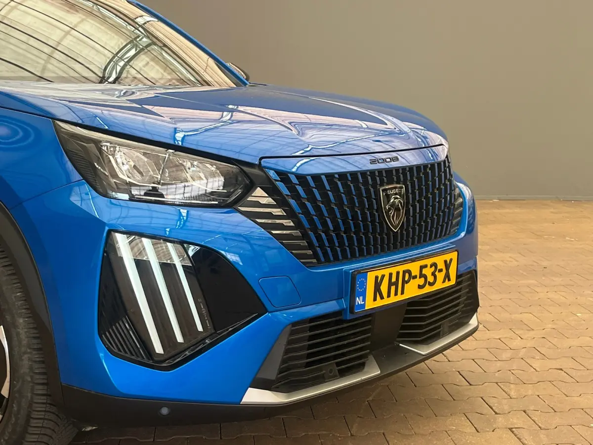 1.2 PureTech 100 Allure Camera | Stoelverwarming | Navigatie | Carplay | Digitaal Dashboard | 17" Lichtmetaal | Leder/Stof | Achteruitrij camera | Airco (automatisch) | Cruise control