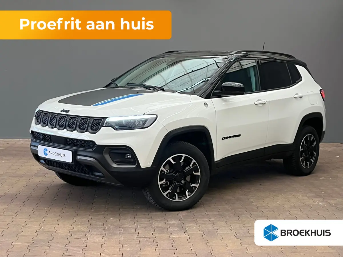 4xe 240 Plug-in Hybrid Trailhawk Lederen Bekleding | Elek. Stoelen met Geheugen | Camera | Adaptieve Cruise | LED | 17" Lichtmetaal | Achteruitrijcamera | Airco (automatisch) | Cruise contro