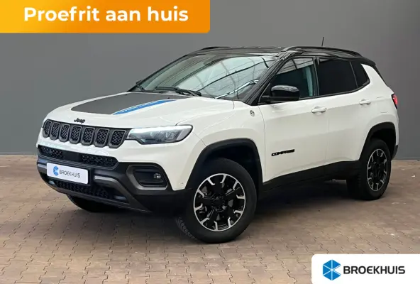 4xe 240 Plug-in Hybrid Trailhawk Lederen Bekleding | Elek. Stoelen met Geheugen | Camera | Adaptieve Cruise | LED | 17" Lichtmetaal | Achteruitrijcamera | Airco (automatisch) | Cruise contro