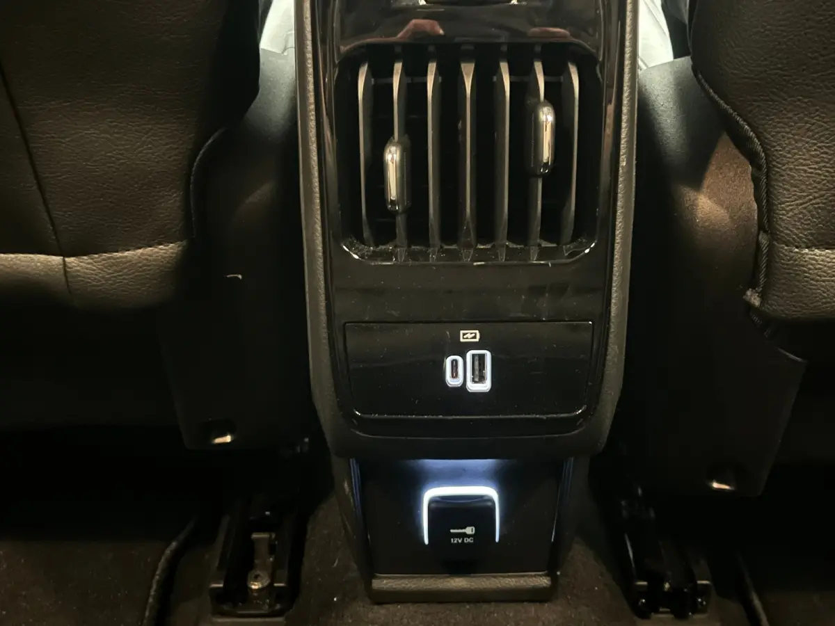 4xe 240 Plug-in Hybrid Trailhawk Lederen Bekleding | Elek. Stoelen met Geheugen | Camera | Adaptieve Cruise | LED | 17" Lichtmetaal | Achteruitrijcamera | Airco (automatisch) | Cruise contro