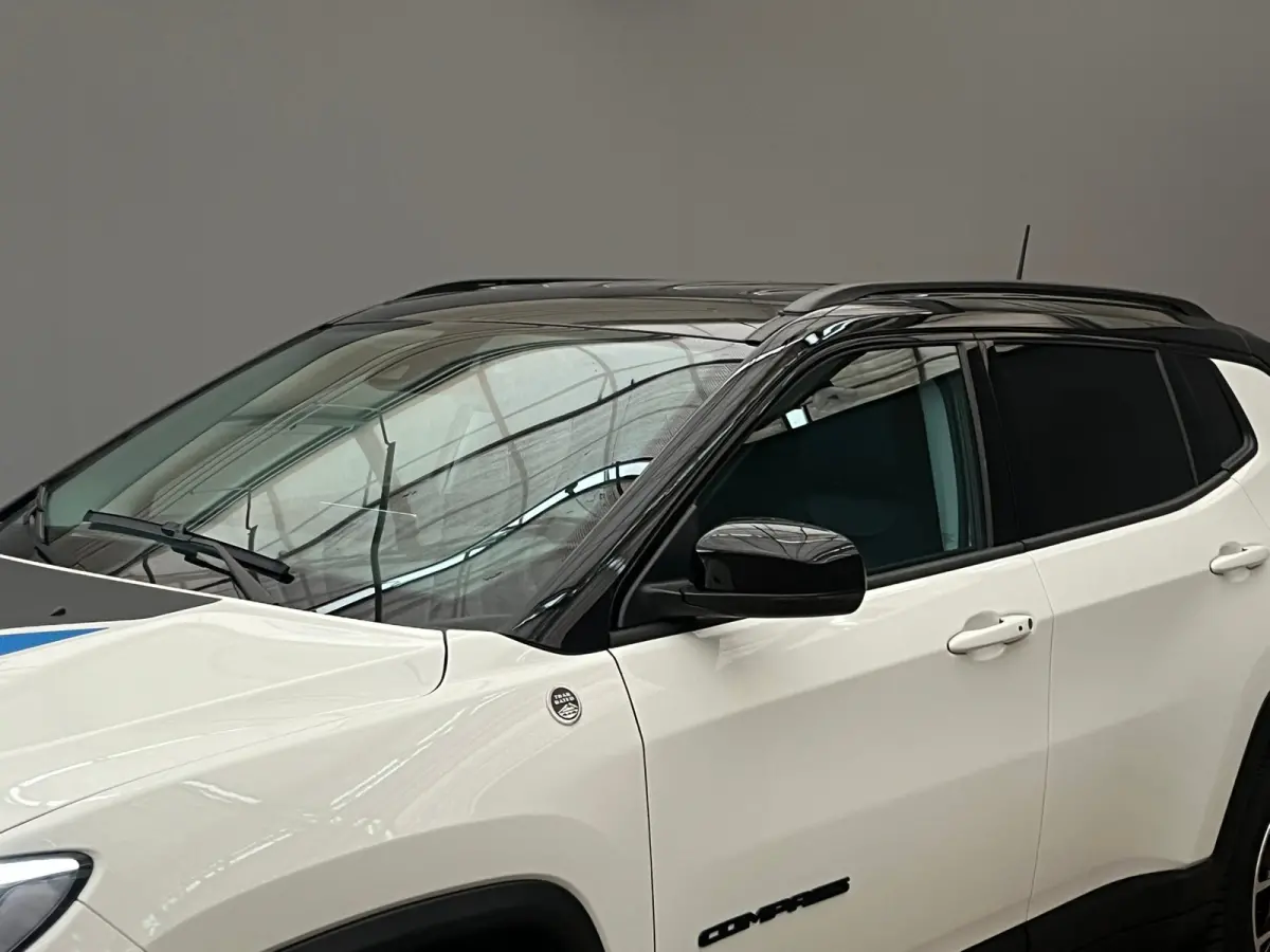 4xe 240 Plug-in Hybrid Trailhawk Lederen Bekleding | Elek. Stoelen met Geheugen | Camera | Adaptieve Cruise | LED | 17" Lichtmetaal | Achteruitrijcamera | Airco (automatisch) | Cruise contro