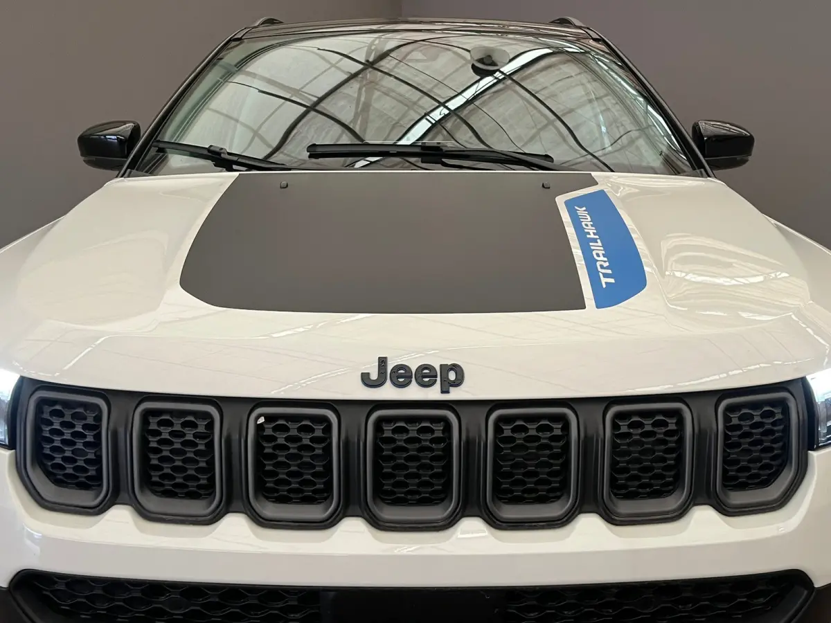 4xe 240 Plug-in Hybrid Trailhawk Lederen Bekleding | Elek. Stoelen met Geheugen | Camera | Adaptieve Cruise | LED | 17" Lichtmetaal | Achteruitrijcamera | Airco (automatisch) | Cruise contro