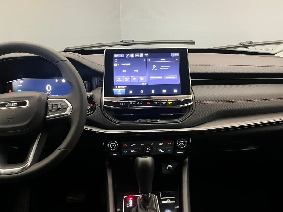 4xe 240 Plug-in Hybrid Trailhawk Lederen Bekleding | Elek. Stoelen met Geheugen | Camera | Adaptieve Cruise | LED | 17" Lichtmetaal | Achteruitrijcamera | Airco (automatisch) | Cruise contro