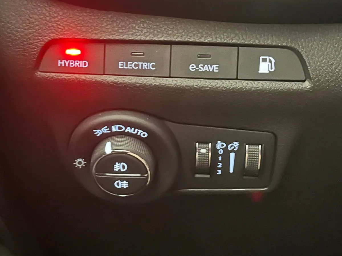 4xe 240 Plug-in Hybrid Trailhawk Lederen Bekleding | Elek. Stoelen met Geheugen | Camera | Adaptieve Cruise | LED | 17" Lichtmetaal | Achteruitrijcamera | Airco (automatisch) | Cruise contro
