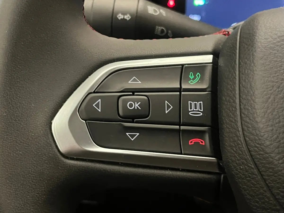 4xe 240 Plug-in Hybrid Trailhawk Lederen Bekleding | Elek. Stoelen met Geheugen | Camera | Adaptieve Cruise | LED | 17" Lichtmetaal | Achteruitrijcamera | Airco (automatisch) | Cruise contro