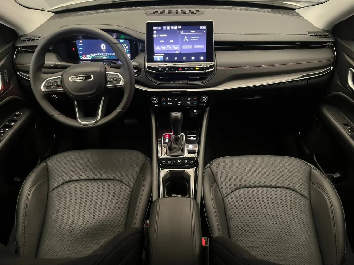 4xe 240 Plug-in Hybrid Trailhawk Lederen Bekleding | Elek. Stoelen met Geheugen | Camera | Adaptieve Cruise | LED | 17" Lichtmetaal | Achteruitrijcamera | Airco (automatisch) | Cruise contro