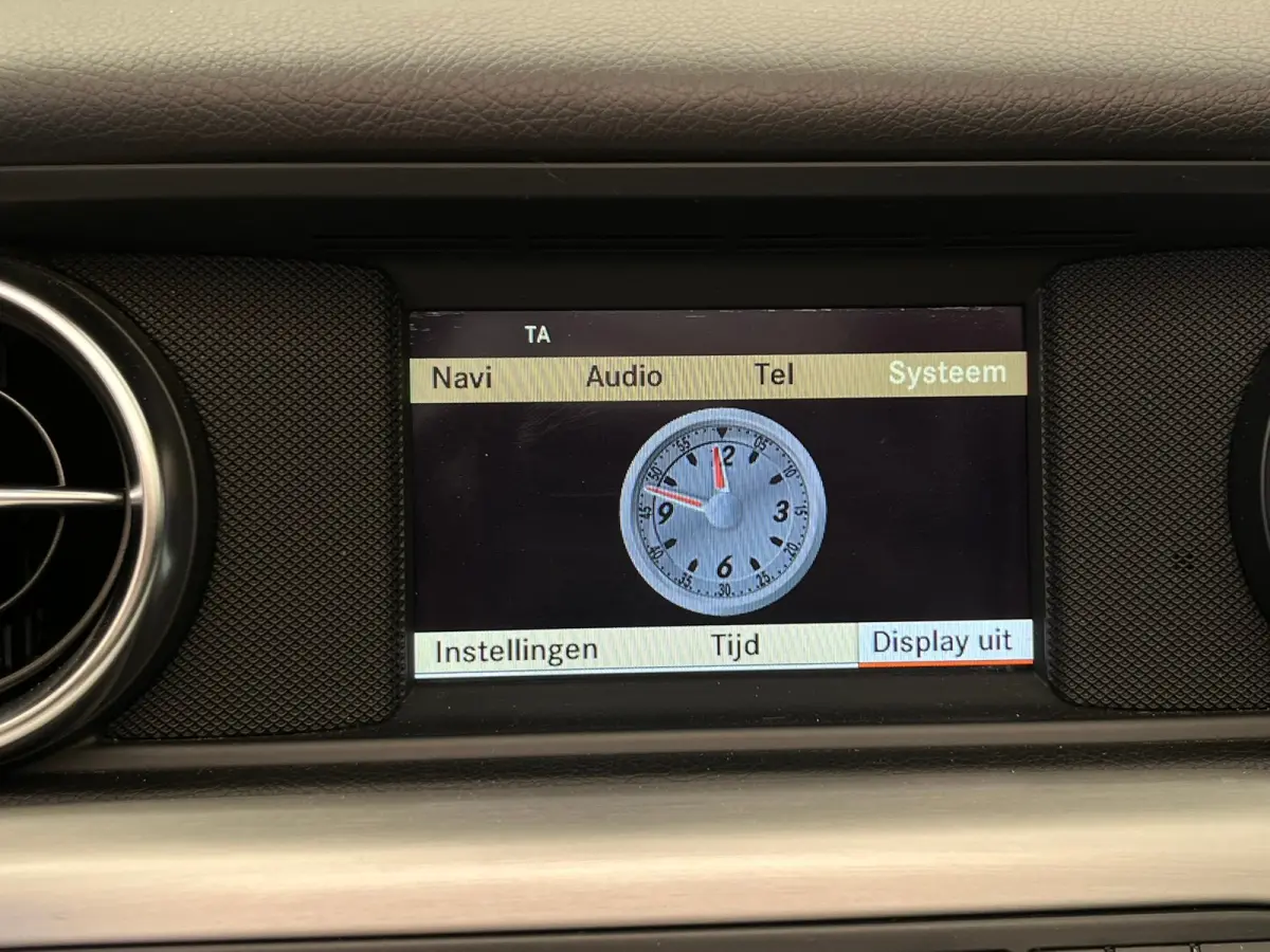 250 Lederen Bekleding | Airscarf | Stoelverwarming | 18" Lichtmetaal | Navigatie | Cruise | Airco | Airco | Audio-navigatie full map | Cruise control
