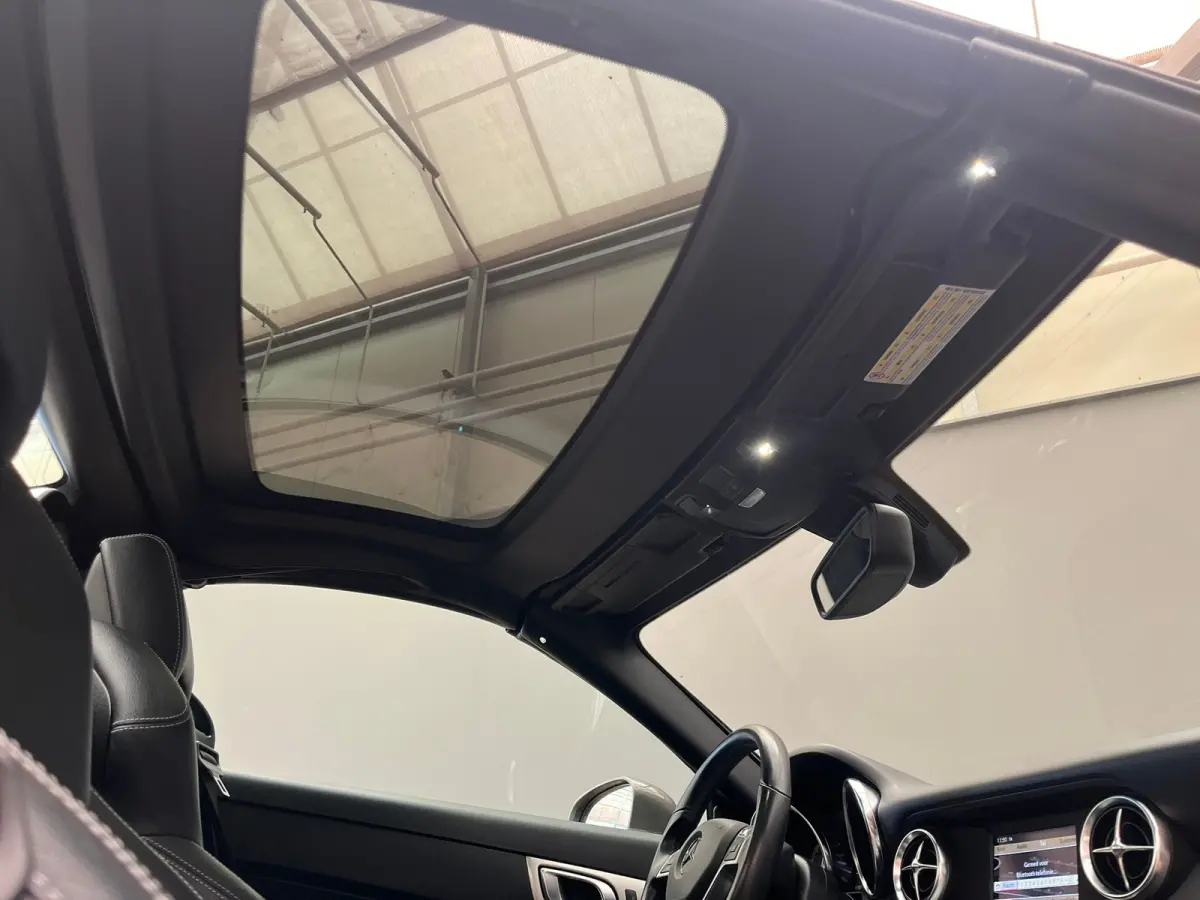 250 Lederen Bekleding | Airscarf | Stoelverwarming | 18" Lichtmetaal | Navigatie | Cruise | Airco | Airco | Audio-navigatie full map | Cruise control