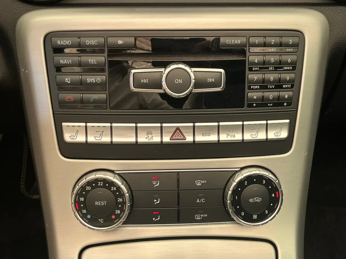 250 Lederen Bekleding | Airscarf | Stoelverwarming | 18" Lichtmetaal | Navigatie | Cruise | Airco | Airco | Audio-navigatie full map | Cruise control
