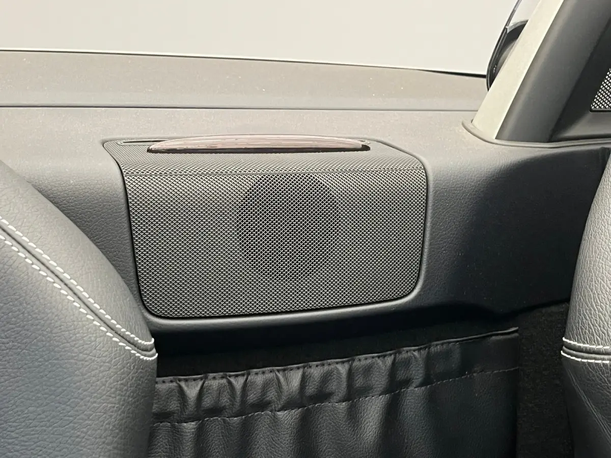 250 Lederen Bekleding | Airscarf | Stoelverwarming | 18" Lichtmetaal | Navigatie | Cruise | Airco | Airco | Audio-navigatie full map | Cruise control