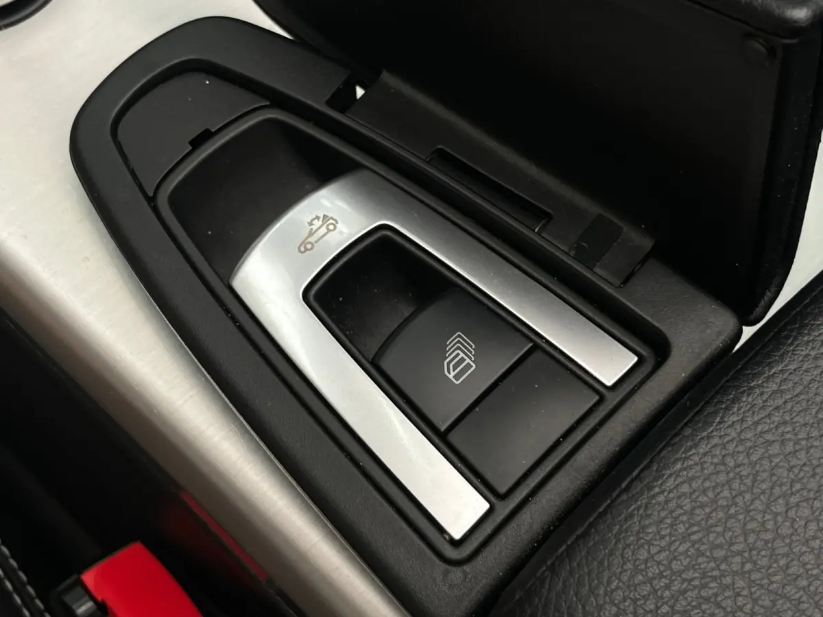 250 Lederen Bekleding | Airscarf | Stoelverwarming | 18" Lichtmetaal | Navigatie | Cruise | Airco | Airco | Audio-navigatie full map | Cruise control