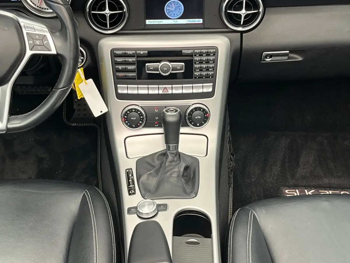 250 Lederen Bekleding | Airscarf | Stoelverwarming | 18" Lichtmetaal | Navigatie | Cruise | Airco | Airco | Audio-navigatie full map | Cruise control