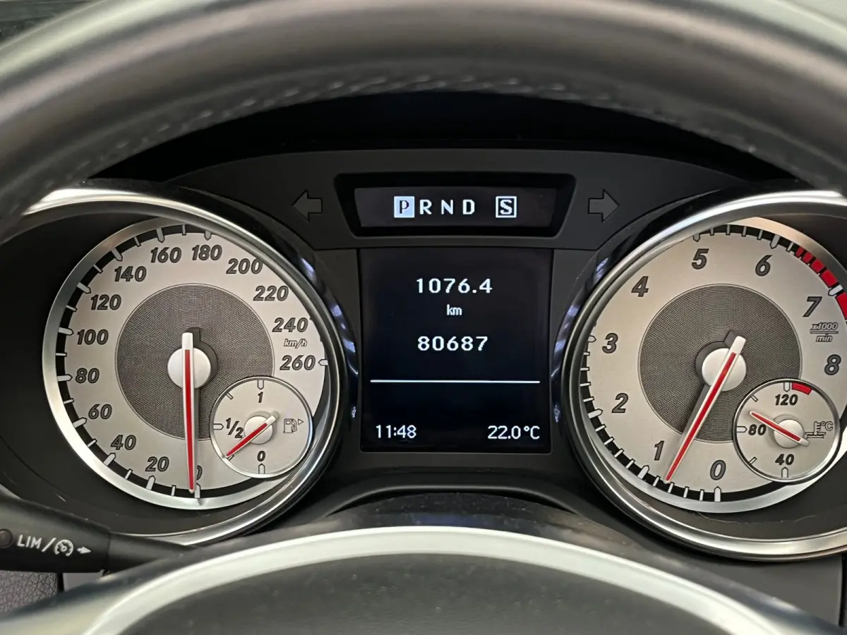 250 Lederen Bekleding | Airscarf | Stoelverwarming | 18" Lichtmetaal | Navigatie | Cruise | Airco | Airco | Audio-navigatie full map | Cruise control
