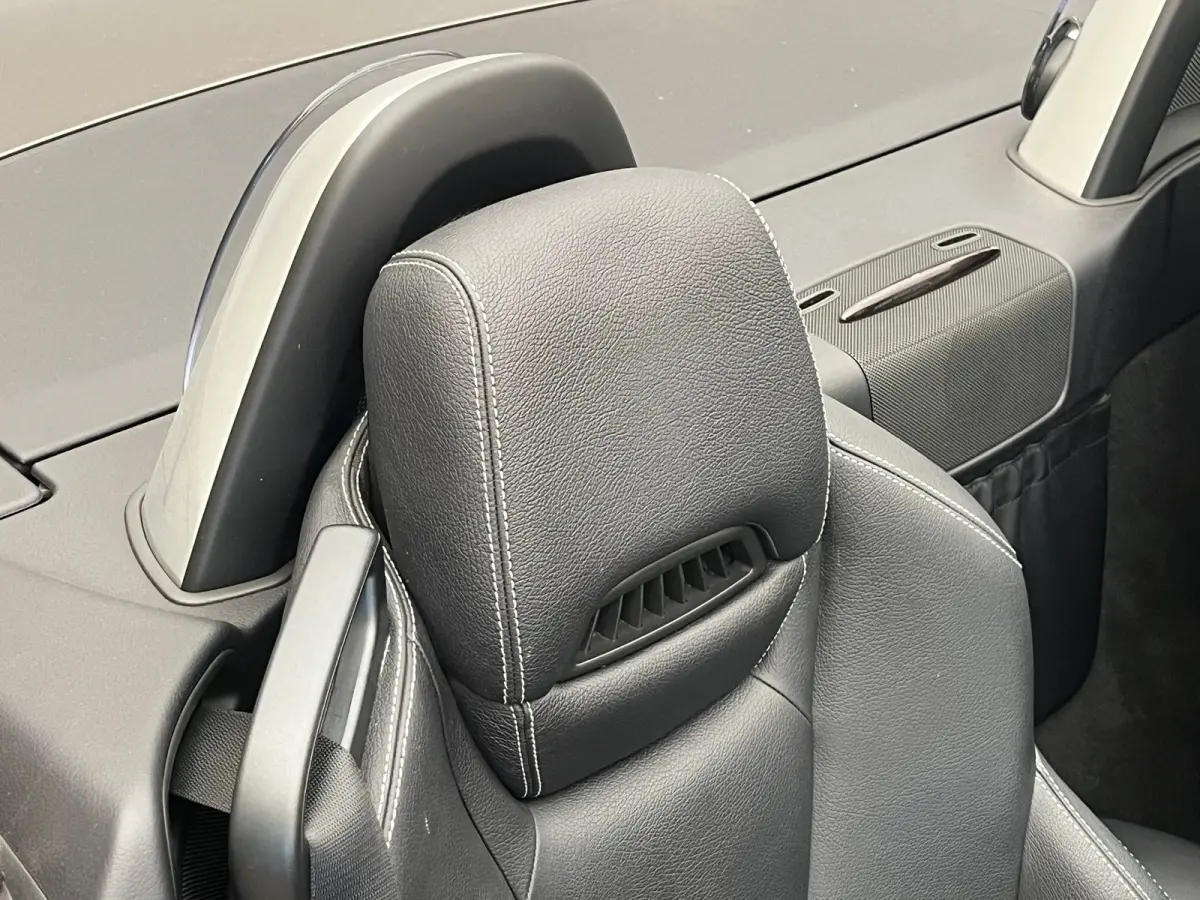 250 Lederen Bekleding | Airscarf | Stoelverwarming | 18" Lichtmetaal | Navigatie | Cruise | Airco | Airco | Audio-navigatie full map | Cruise control
