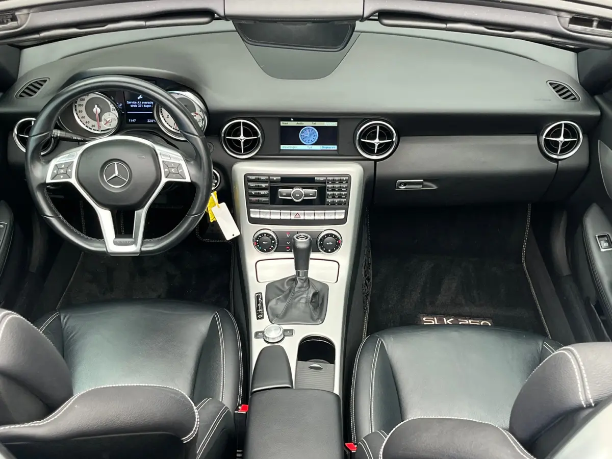 250 Lederen Bekleding | Airscarf | Stoelverwarming | 18" Lichtmetaal | Navigatie | Cruise | Airco | Airco | Audio-navigatie full map | Cruise control