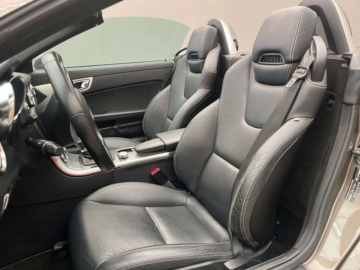 250 Lederen Bekleding | Airscarf | Stoelverwarming | 18" Lichtmetaal | Navigatie | Cruise | Airco | Airco | Audio-navigatie full map | Cruise control