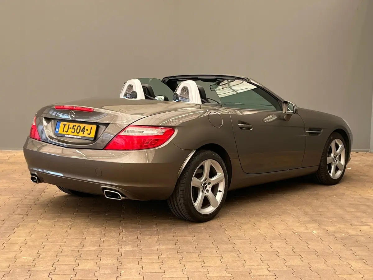 250 Lederen Bekleding | Airscarf | Stoelverwarming | 18" Lichtmetaal | Navigatie | Cruise | Airco | Airco | Audio-navigatie full map | Cruise control