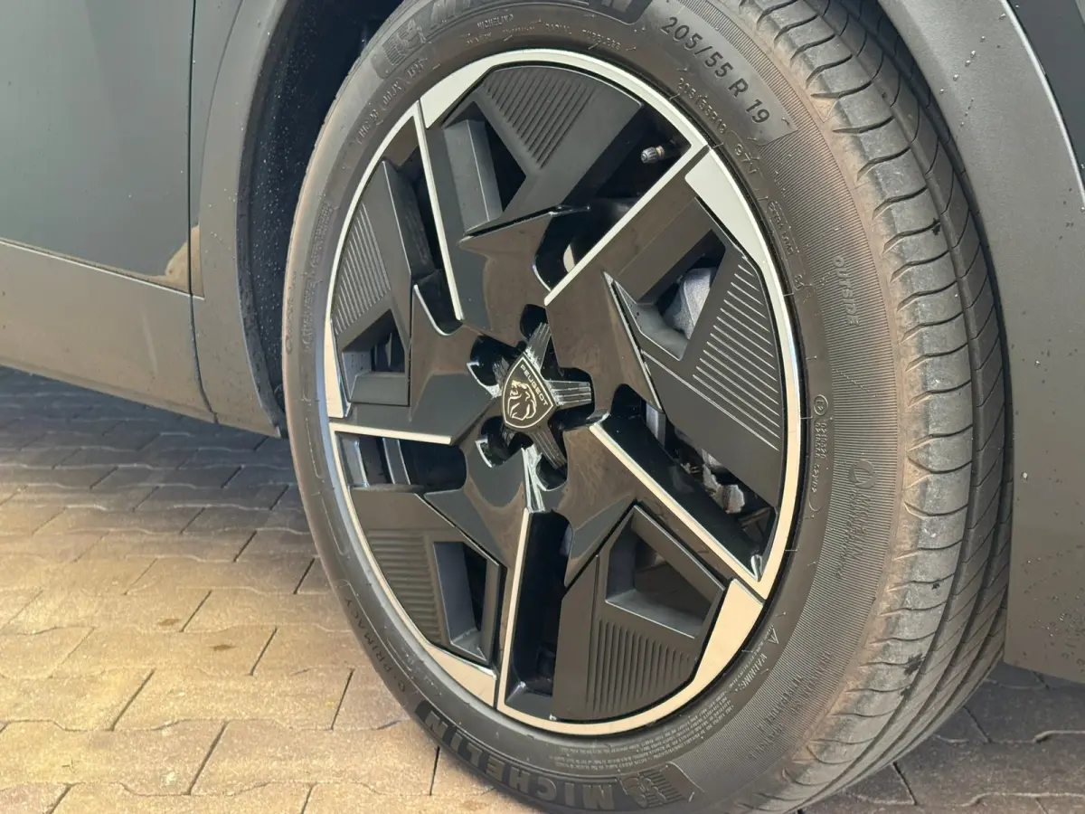 1.2 PureTech 1.2 PureTech GT 130PK EAT8 Adaptieve Cruise | Camera | Elec.Klep | Navigatie | | Alcantara bekleding | Apple Carplay/Android Auto|telefoonintegratie premium | Cruise control ada