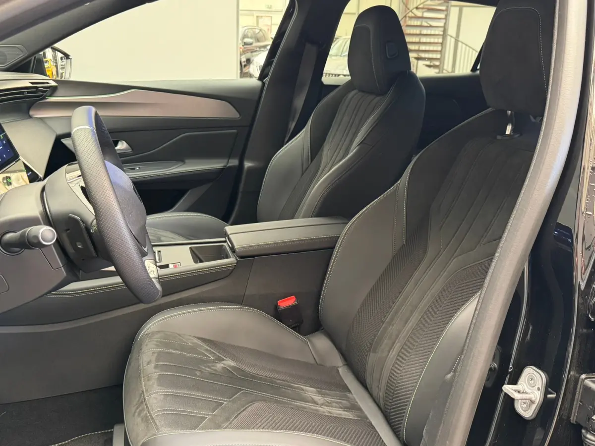 1.2 PureTech 1.2 PureTech GT 130PK EAT8 Adaptieve Cruise | Camera | Elec.Klep | Navigatie | | Alcantara bekleding | Apple Carplay/Android Auto|telefoonintegratie premium | Cruise control ada