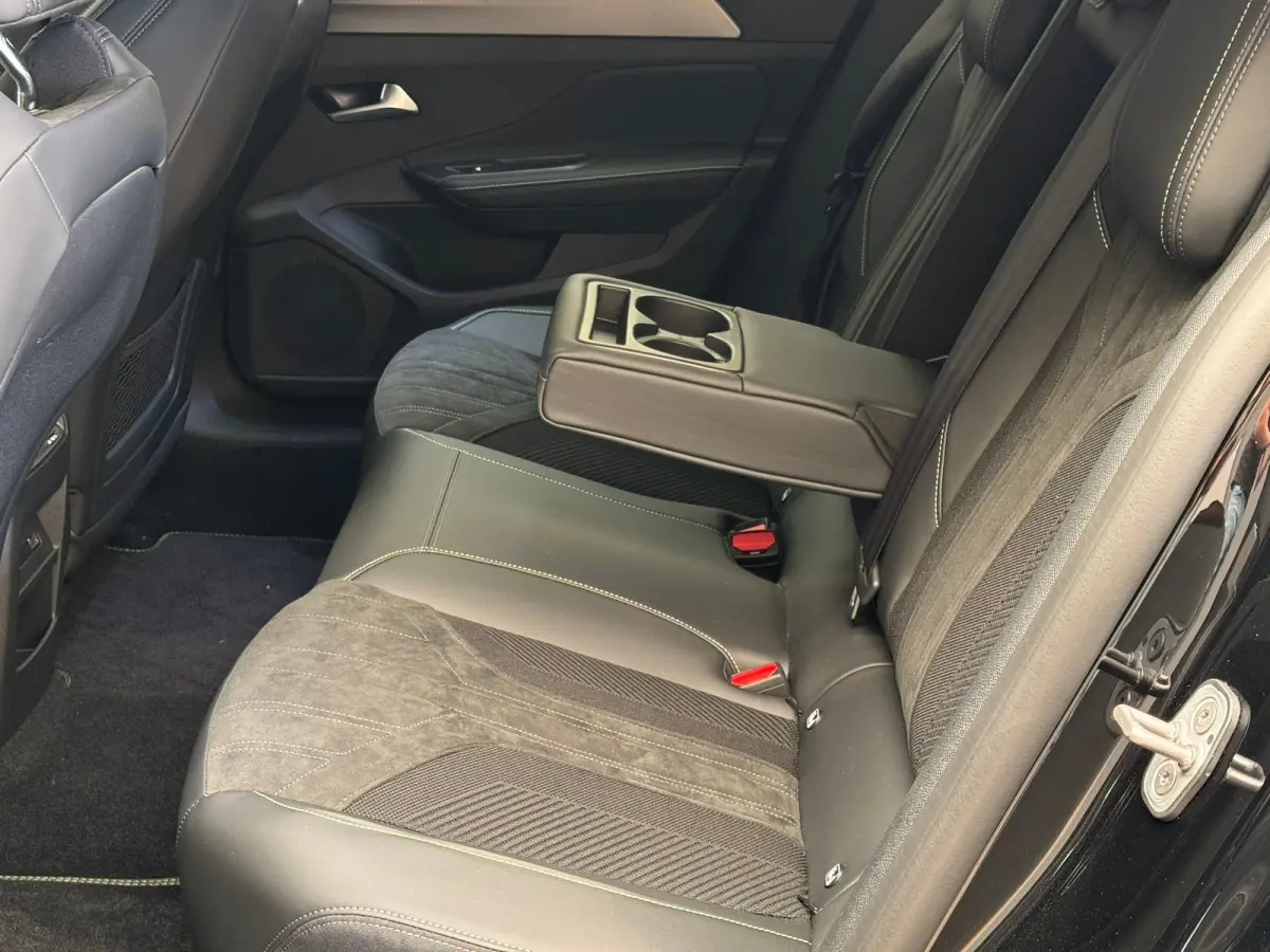 1.2 PureTech 1.2 PureTech GT 130PK EAT8 Adaptieve Cruise | Camera | Elec.Klep | Navigatie | | Alcantara bekleding | Apple Carplay/Android Auto|telefoonintegratie premium | Cruise control ada