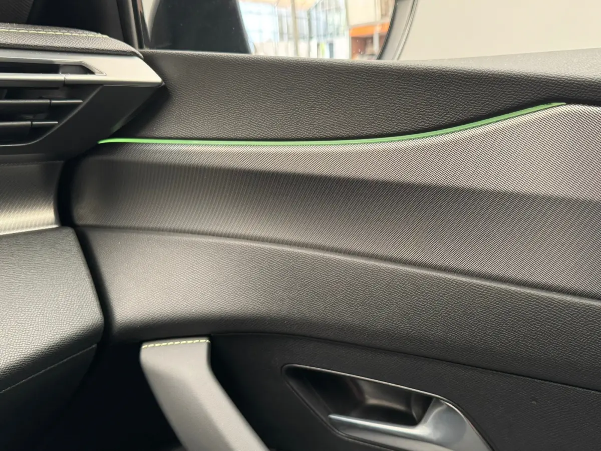 1.2 PureTech 1.2 PureTech GT 130PK EAT8 Adaptieve Cruise | Camera | Elec.Klep | Navigatie | | Alcantara bekleding | Apple Carplay/Android Auto|telefoonintegratie premium | Cruise control ada