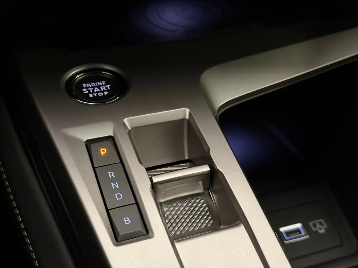 GT Avantage EV 54 kWh Alcantara | Warmtepomp | Navigatie | Stoelverwarming | Apple Carplay/Android Auto | | 11 kW lader | Achteruitrijcamera | Apple Carplay/Android Auto|telefoonintegratie p