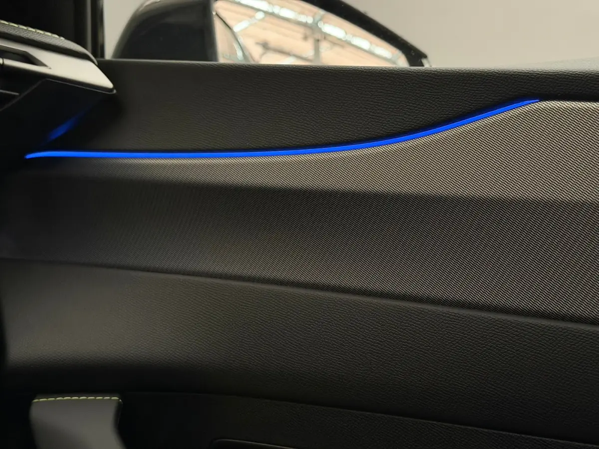 GT Avantage EV 54 kWh Alcantara | Warmtepomp | Navigatie | Stoelverwarming | Apple Carplay/Android Auto | | 11 kW lader | Achteruitrijcamera | Apple Carplay/Android Auto|telefoonintegratie p