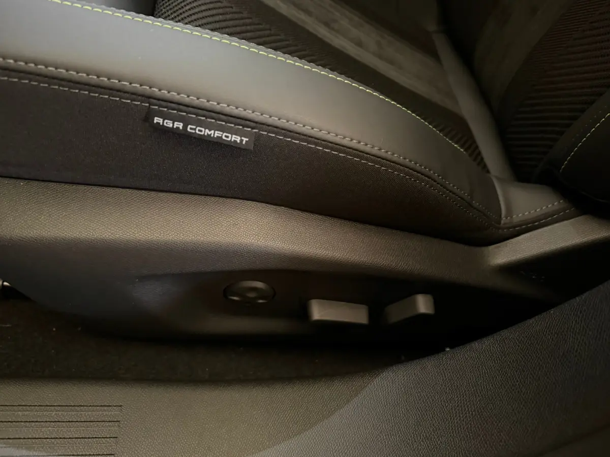 GT Avantage EV 54 kWh Alcantara | Warmtepomp | Navigatie | Stoelverwarming | Apple Carplay/Android Auto | | 11 kW lader | Achteruitrijcamera | Apple Carplay/Android Auto|telefoonintegratie p