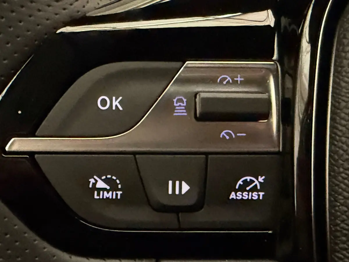 GT Avantage EV 54 kWh Alcantara | Warmtepomp | Navigatie | Stoelverwarming | Apple Carplay/Android Auto | | 11 kW lader | Achteruitrijcamera | Apple Carplay/Android Auto|telefoonintegratie p
