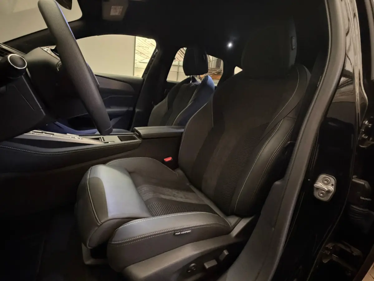GT Avantage EV 54 kWh Alcantara | Warmtepomp | Navigatie | Stoelverwarming | Apple Carplay/Android Auto | | 11 kW lader | Achteruitrijcamera | Apple Carplay/Android Auto|telefoonintegratie p