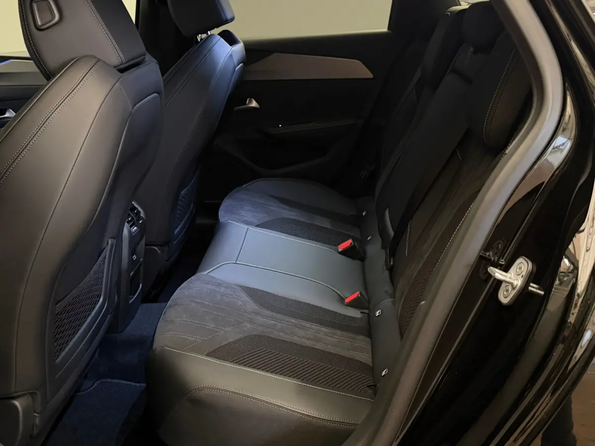 GT Avantage EV 54 kWh Alcantara | Warmtepomp | Navigatie | Stoelverwarming | Apple Carplay/Android Auto | | 11 kW lader | Achteruitrijcamera | Apple Carplay/Android Auto|telefoonintegratie p