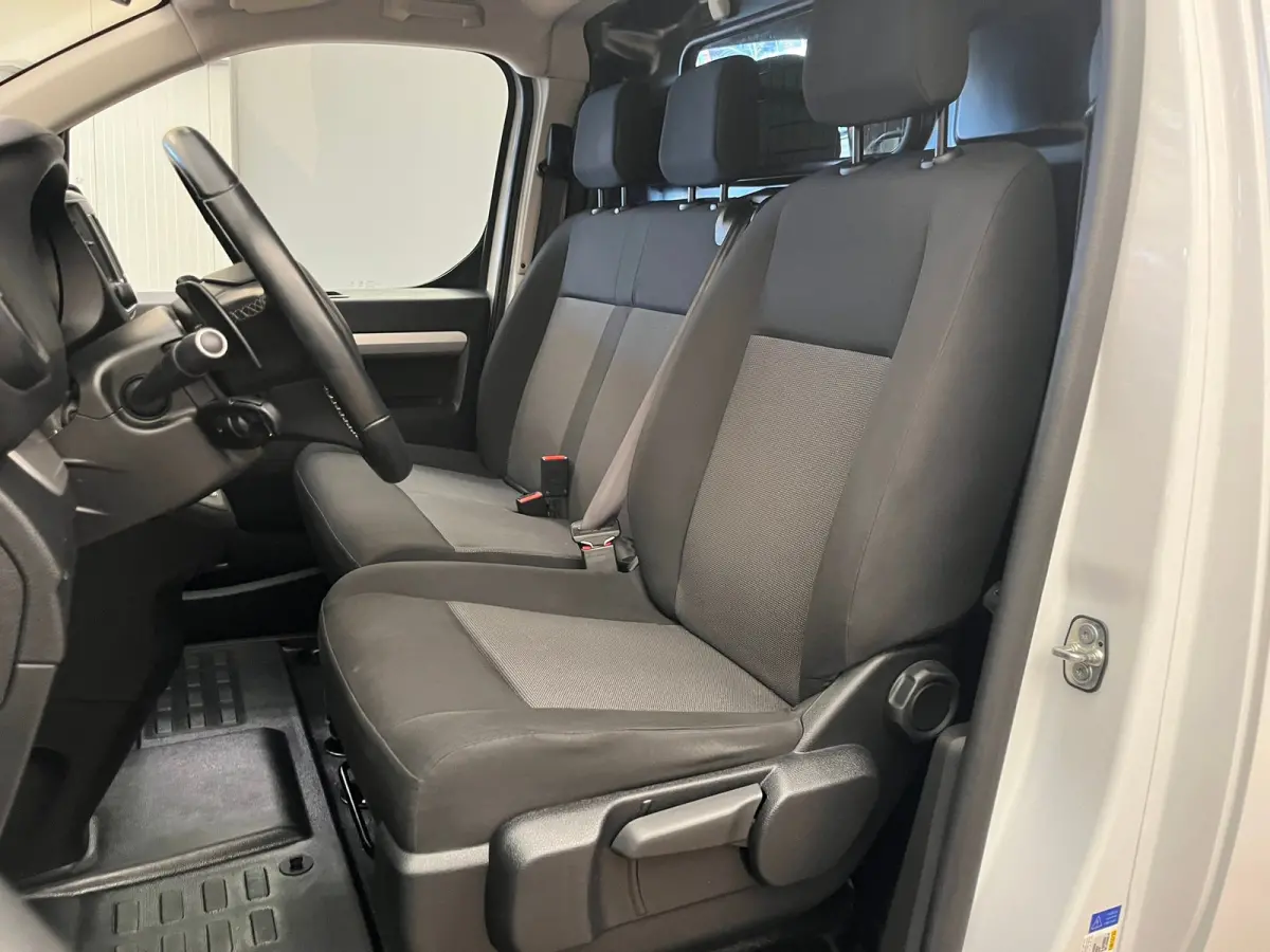 2.0 BlueHDi 145 S&S L3 Camera | Ingerichte Laadruimte | Carplay | Keyless | Climate | Cruise | Parkeersensoren Achter | 2 zitplaatsen rechtsvoor | 360 Parkeercamera | Achterdeuren met ruiten