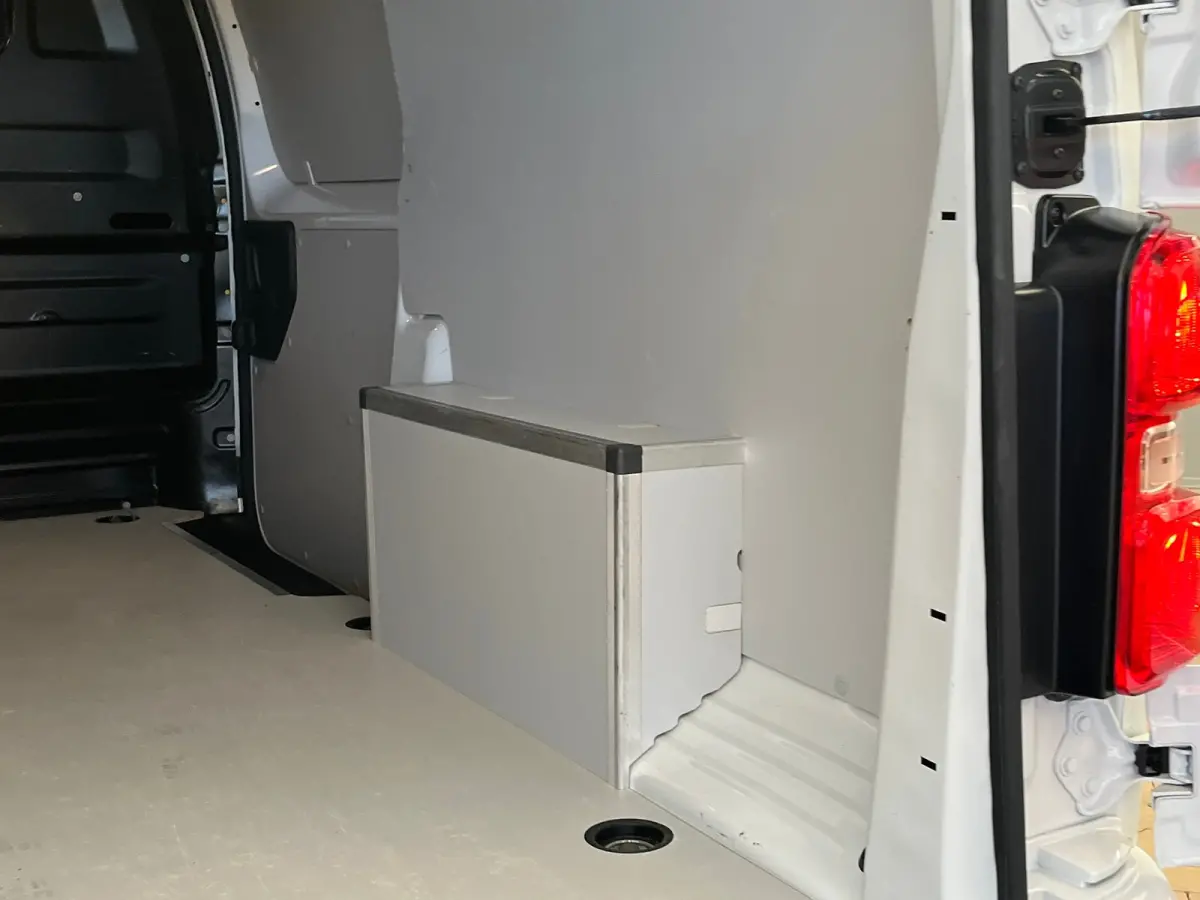 2.0 BlueHDi 145 S&S L3 Camera | Ingerichte Laadruimte | Carplay | Keyless | Climate | Cruise | Parkeersensoren Achter | 2 zitplaatsen rechtsvoor | 360 Parkeercamera | Achterdeuren met ruiten