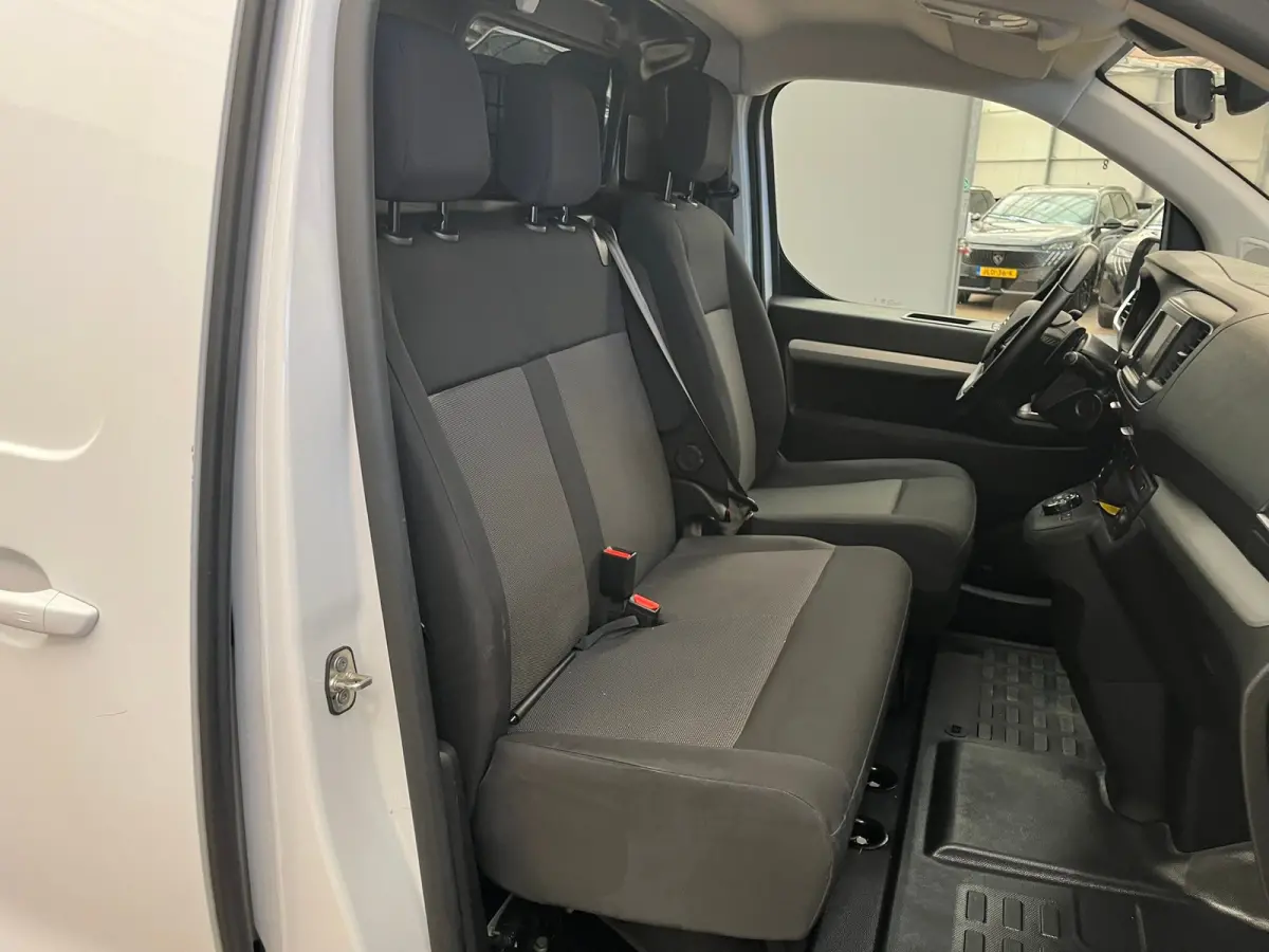 2.0 BlueHDi 145 S&S L3 Camera | Ingerichte Laadruimte | Carplay | Keyless | Climate | Cruise | Parkeersensoren Achter | 2 zitplaatsen rechtsvoor | 360 Parkeercamera | Achterdeuren met ruiten