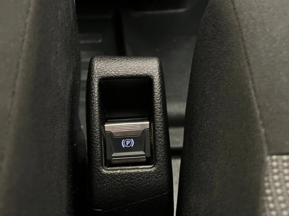2.0 BlueHDi 145 S&S L3 Camera | Ingerichte Laadruimte | Carplay | Keyless | Climate | Cruise | Parkeersensoren Achter | 2 zitplaatsen rechtsvoor | 360 Parkeercamera | Achterdeuren met ruiten