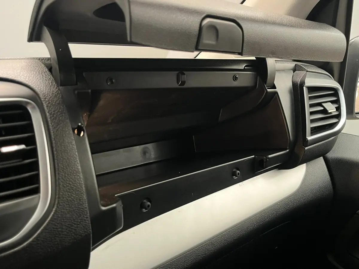 2.0 BlueHDi 145 S&S L3 Camera | Ingerichte Laadruimte | Carplay | Keyless | Climate | Cruise | Parkeersensoren Achter | 2 zitplaatsen rechtsvoor | 360 Parkeercamera | Achterdeuren met ruiten