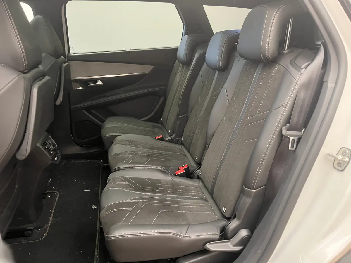 1.6 PureTech GT Pack Business Camera Voor + Achter | Elek. Stoelen met Massagefunctie | Panorama Dak | Parkeersensoren Rondom | Elek. Achterklep | Black Pack | Airco (automatisch) | Apple Ca