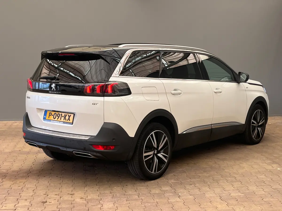 1.6 PureTech GT Pack Business Camera Voor + Achter | Elek. Stoelen met Massagefunctie | Panorama Dak | Parkeersensoren Rondom | Elek. Achterklep | Black Pack | Airco (automatisch) | Apple Ca