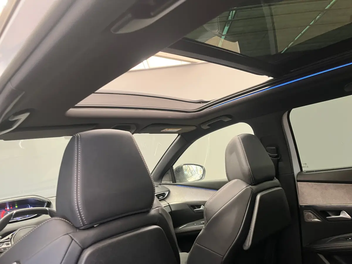 1.6 PureTech GT Pack Business Camera Voor + Achter | Elek. Stoelen met Massagefunctie | Panorama Dak | Parkeersensoren Rondom | Elek. Achterklep | Black Pack | Airco (automatisch) | Apple Ca