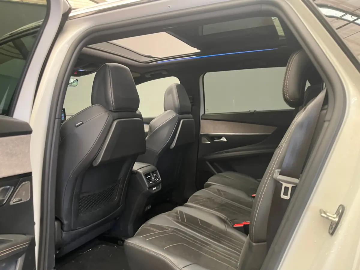 1.6 PureTech GT Pack Business Camera Voor + Achter | Elek. Stoelen met Massagefunctie | Panorama Dak | Parkeersensoren Rondom | Elek. Achterklep | Black Pack | Airco (automatisch) | Apple Ca