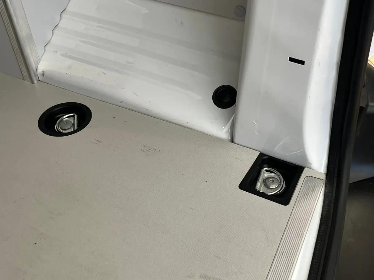 2.0 Diesel 180 S&S L3 Ingerichte Laadruimte | Parkeersensoren Rondom | Carplay | Climate Control | Digitaal Dashboard | 2 zitplaatsen rechtsvoor | Airco | Airco (automatisch)