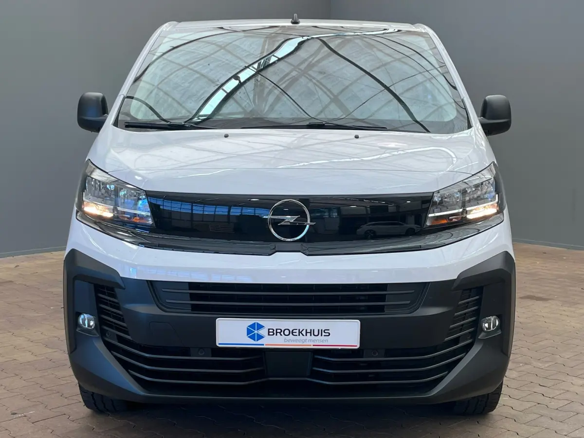 2.0 Diesel 180 S&S L3 Ingerichte Laadruimte | Parkeersensoren Rondom | Carplay | Climate Control | Digitaal Dashboard | 2 zitplaatsen rechtsvoor | Airco | Airco (automatisch)